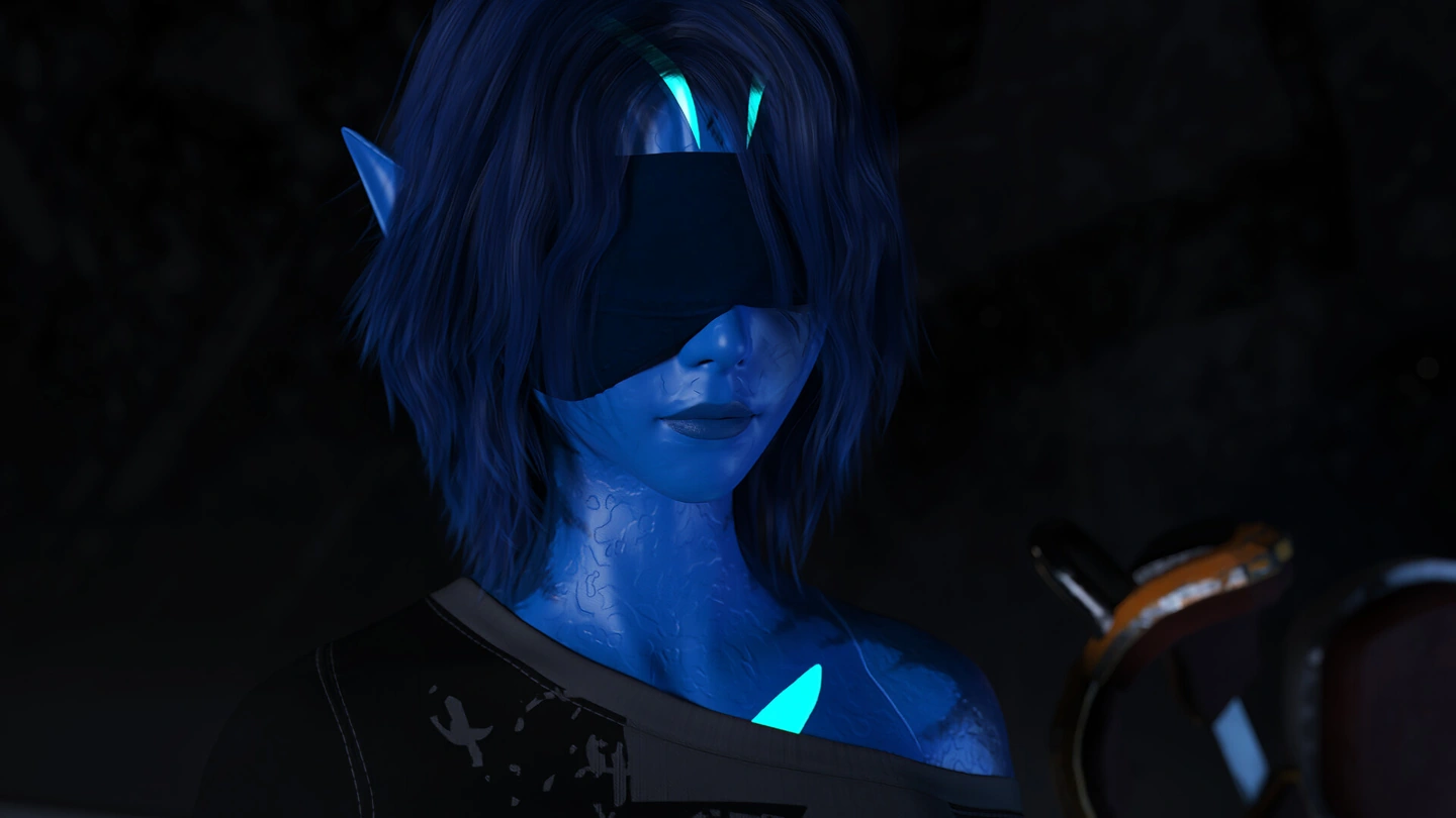 Une extraterrestre à la peau bleue, avec une visière, des cornes lumineuses et des oreilles pointues, porte un haut noir couvrant.
