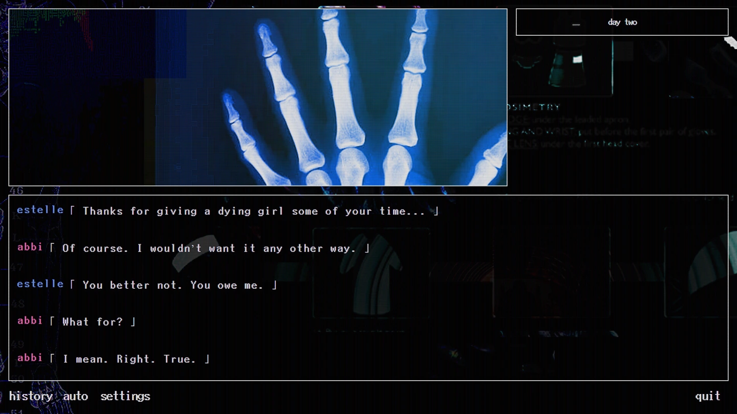Una radiografia di una mano appare sopra uno scambio tra Estelle e Abbi sul passare del tempo insieme.