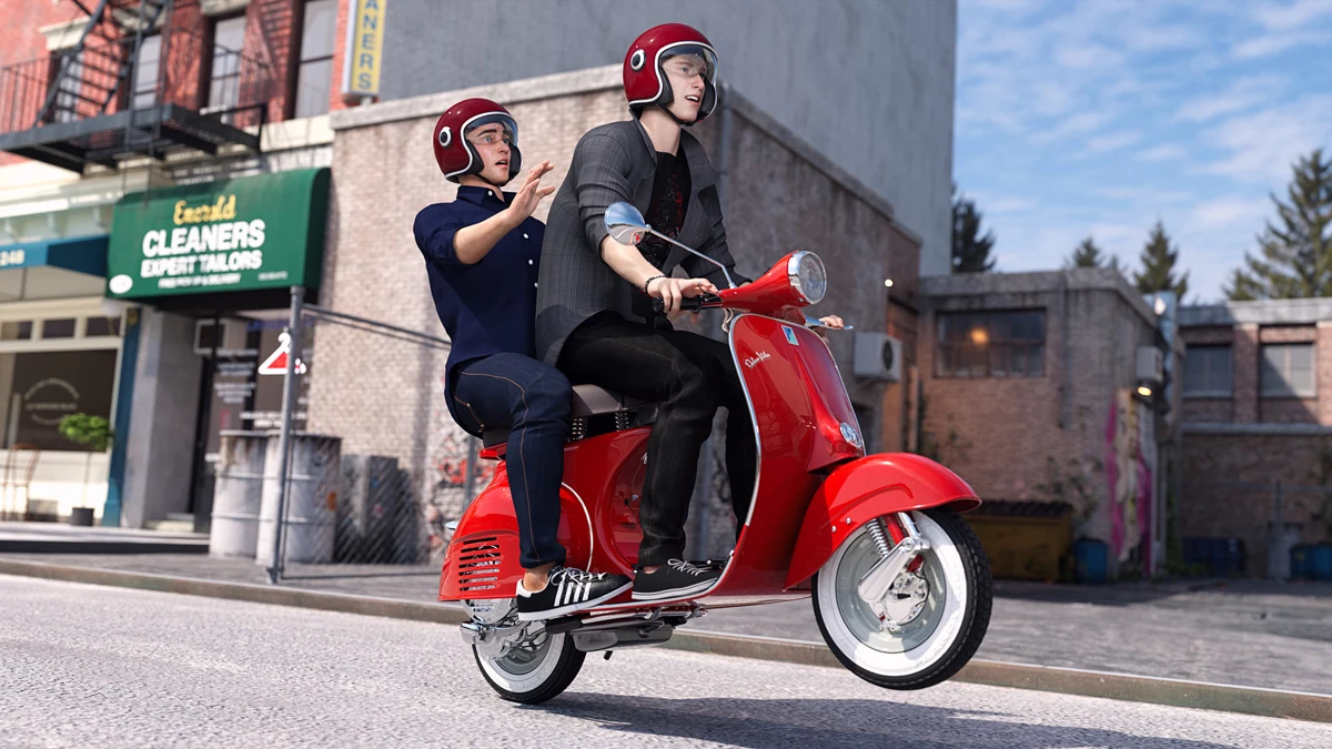 Zwei Personen mit Helmen fahren auf einem roten Motorroller durch die Stadt.